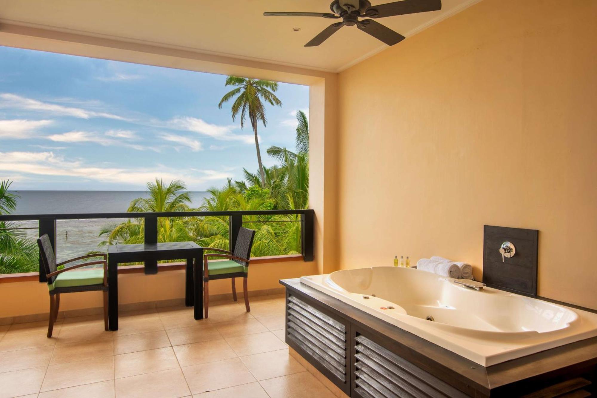 Doubletree By Hilton Seychelles Allamanda Resort & Spa Takamaka Eksteriør bilde