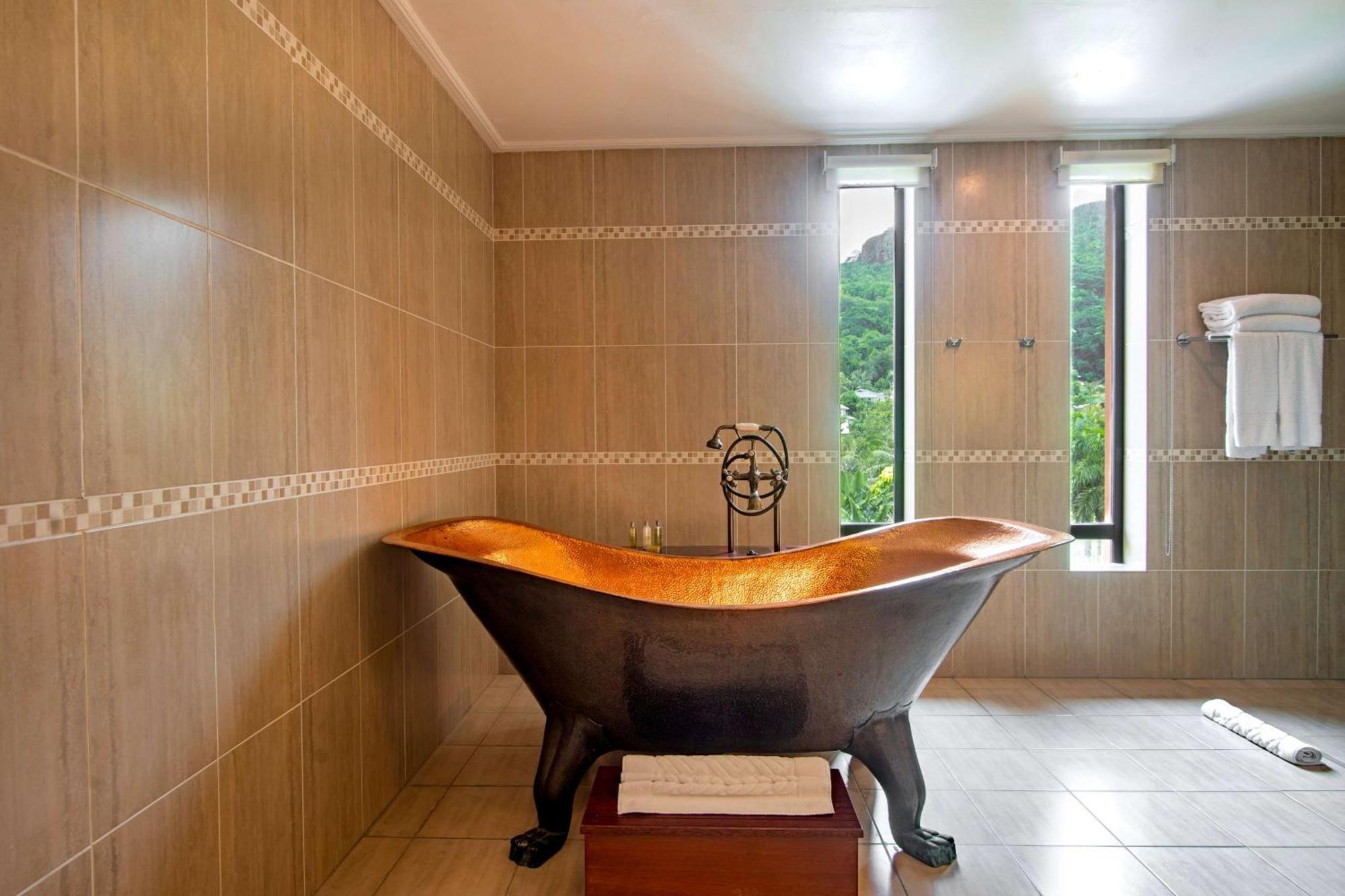 Doubletree By Hilton Seychelles Allamanda Resort & Spa Takamaka Eksteriør bilde