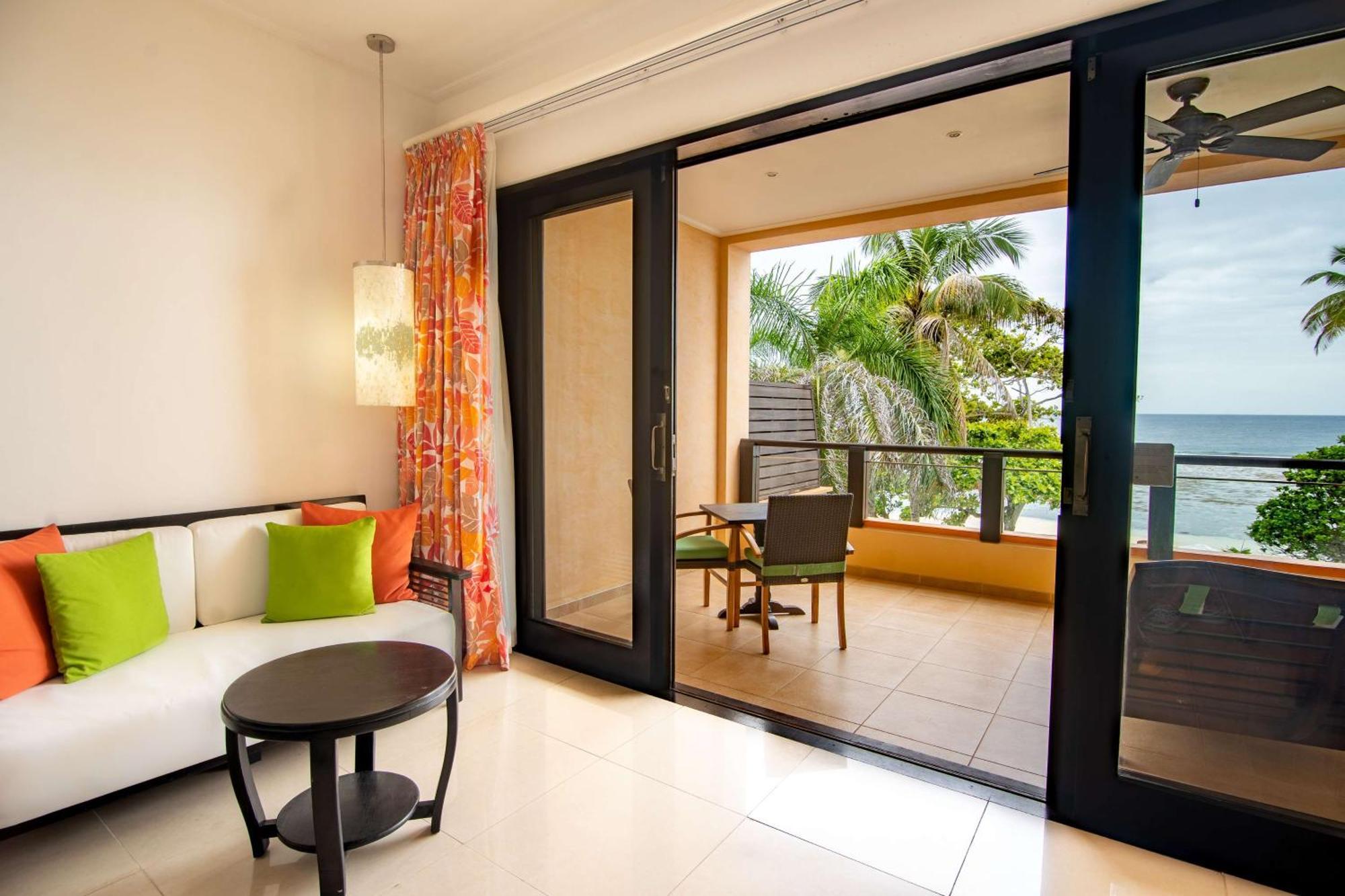 Doubletree By Hilton Seychelles Allamanda Resort & Spa Takamaka Eksteriør bilde