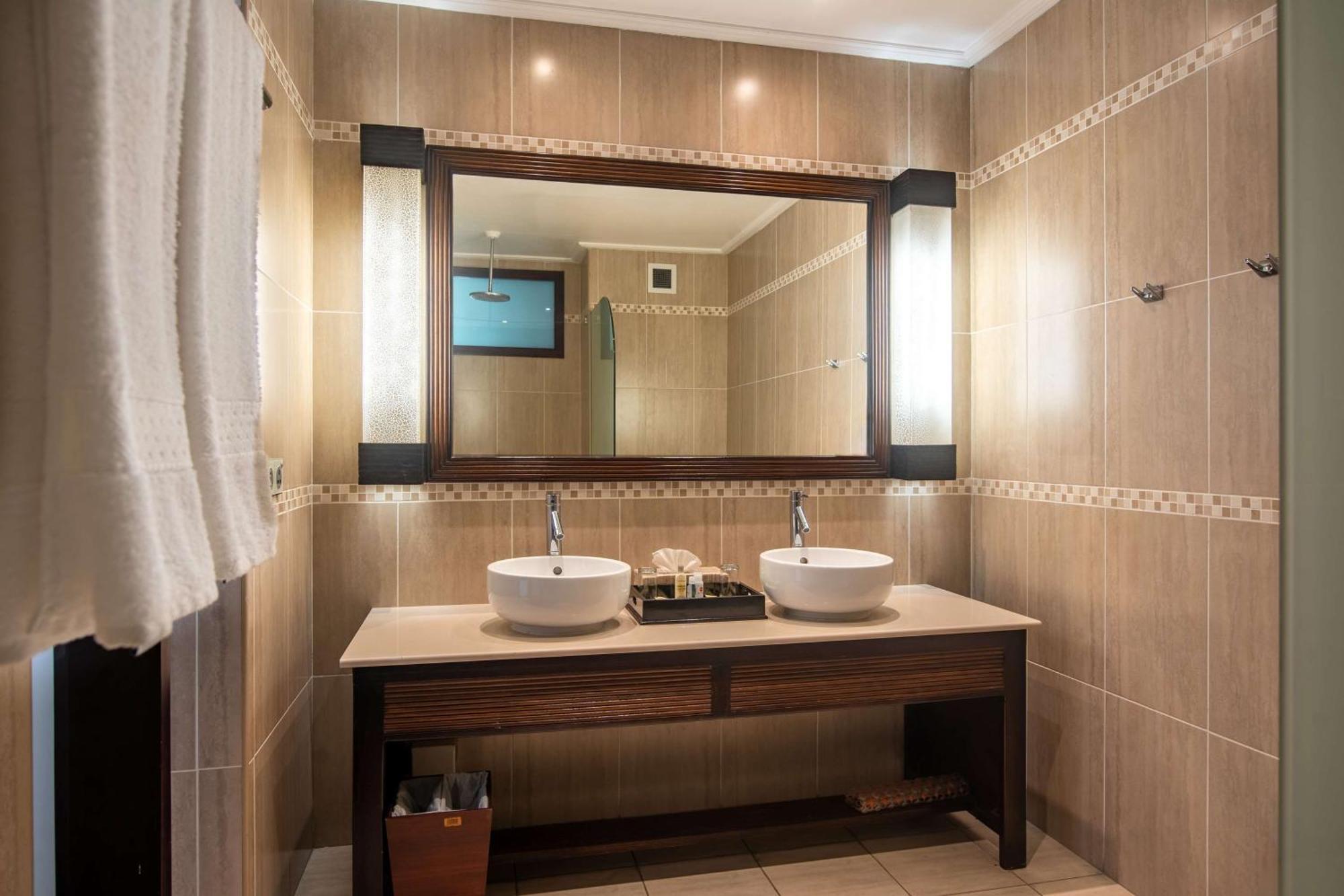 Doubletree By Hilton Seychelles Allamanda Resort & Spa Takamaka Eksteriør bilde