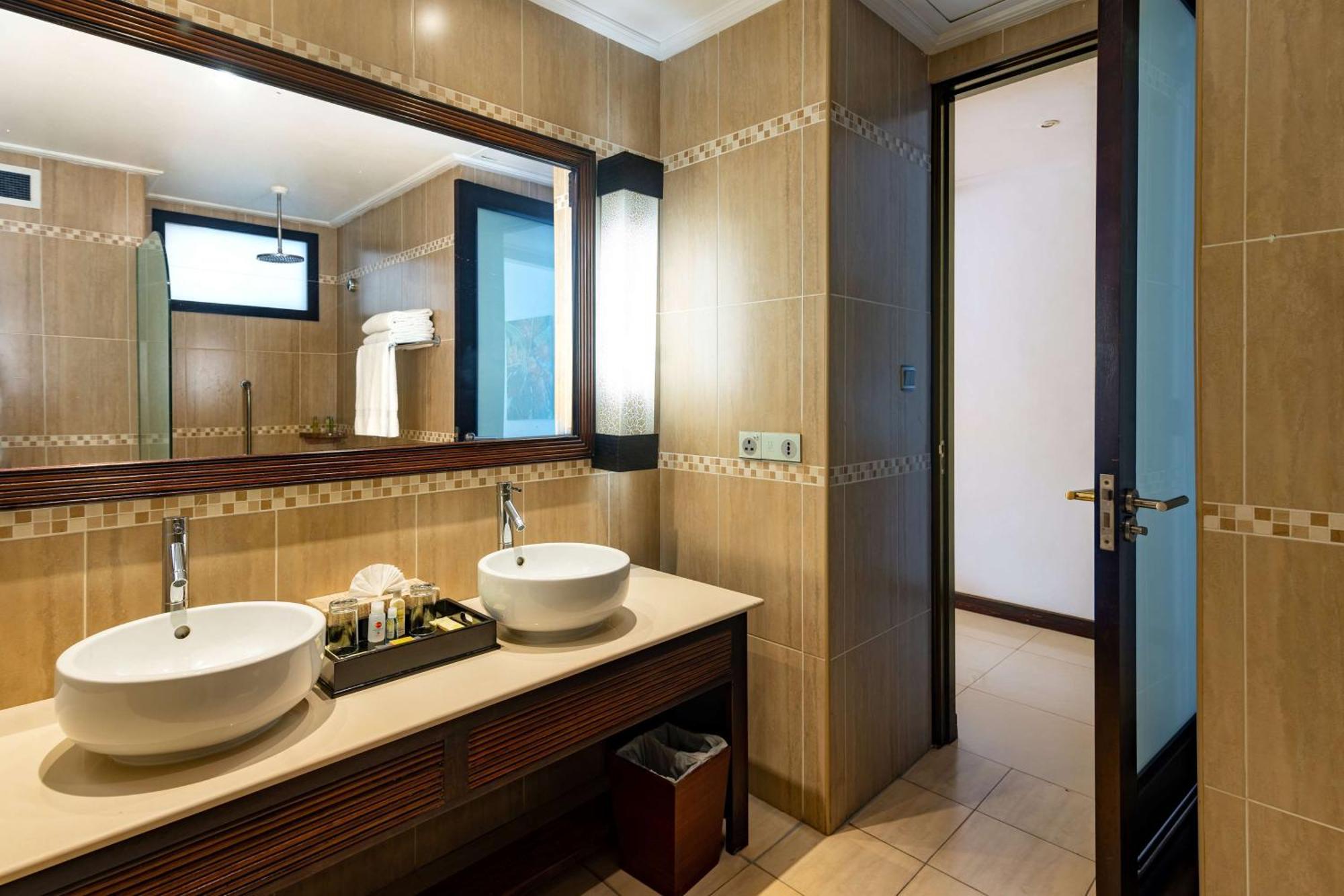 Doubletree By Hilton Seychelles Allamanda Resort & Spa Takamaka Eksteriør bilde