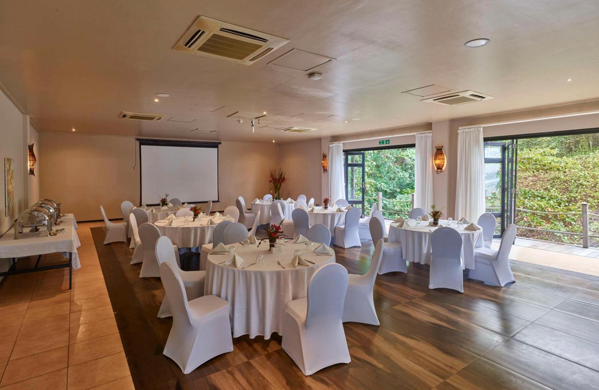 Doubletree By Hilton Seychelles Allamanda Resort & Spa Takamaka Eksteriør bilde