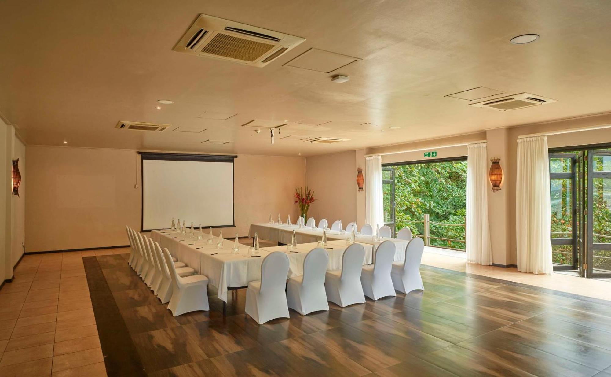 Doubletree By Hilton Seychelles Allamanda Resort & Spa Takamaka Eksteriør bilde