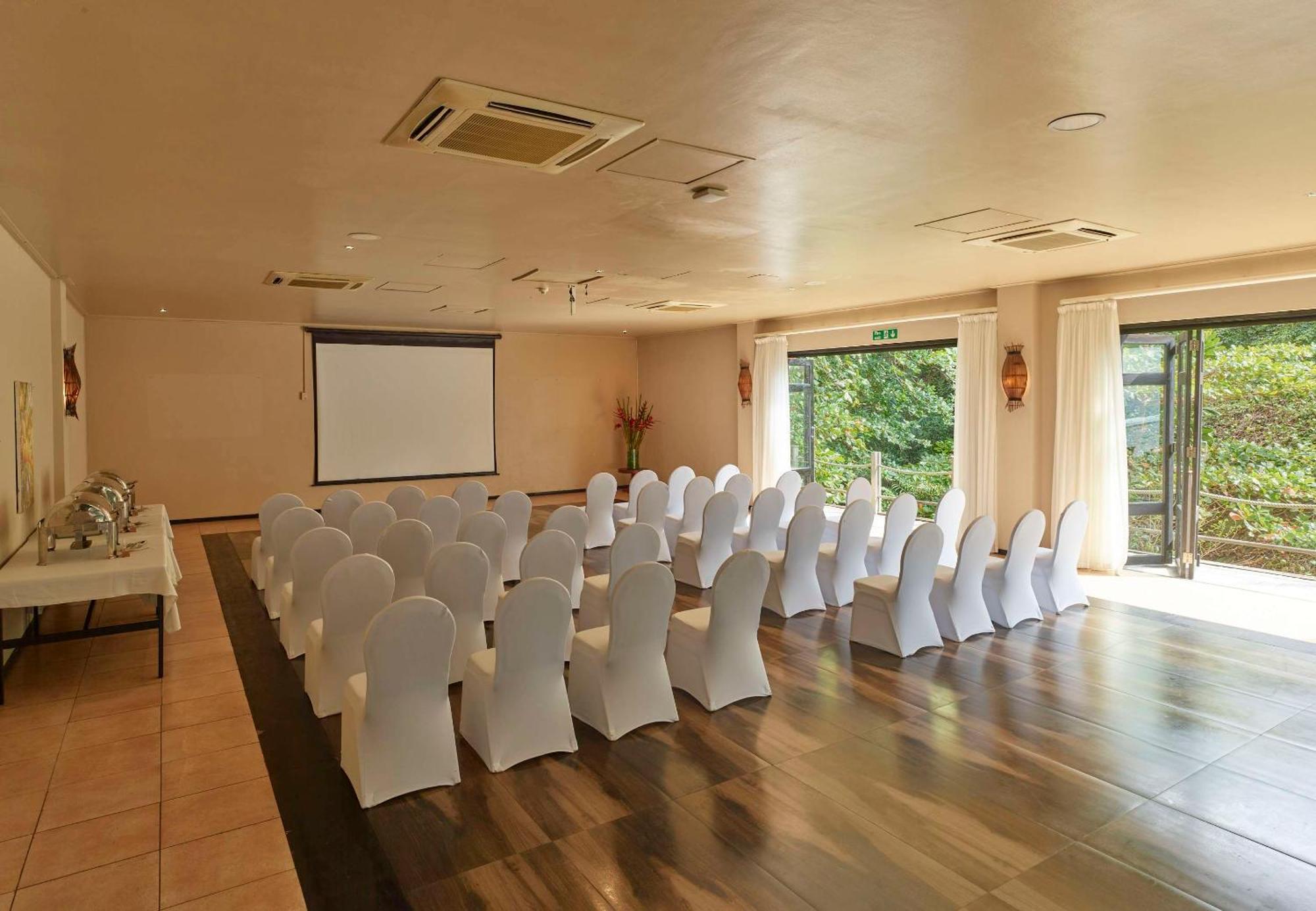 Doubletree By Hilton Seychelles Allamanda Resort & Spa Takamaka Eksteriør bilde